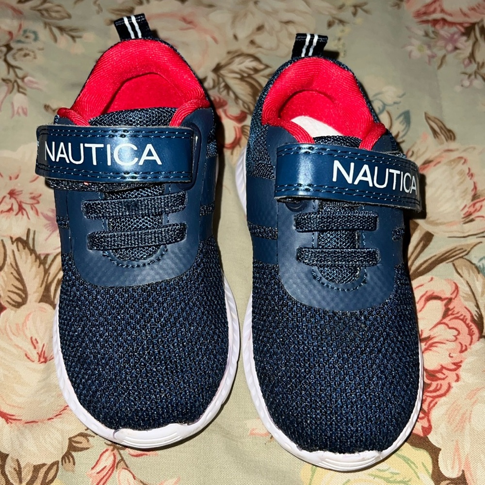 Gently used kids Nautica sneakers! Easy slip on with Velcro !